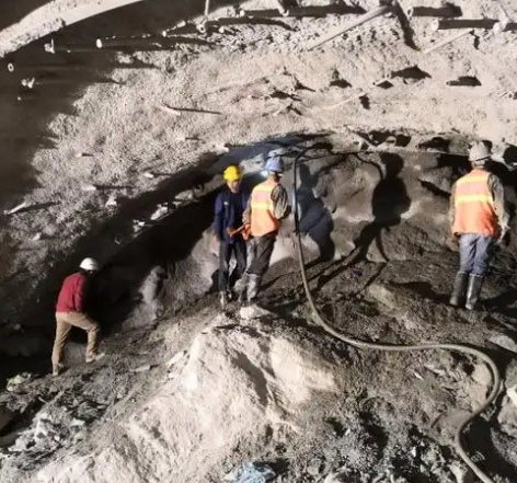 邯山拱顶带模注浆料的施工流程及注意事项